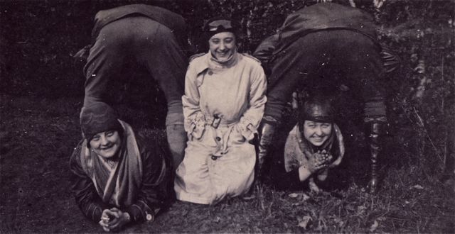 En onze vrienden maar piekeren welke fotorebus we nu weer gemaakt hadden...